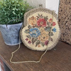 VINTAGE La Regale stitched floral purse/clutch